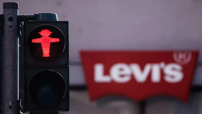 Европа уже ввела ответные пошлины, в том числе на джинсы Levi's.