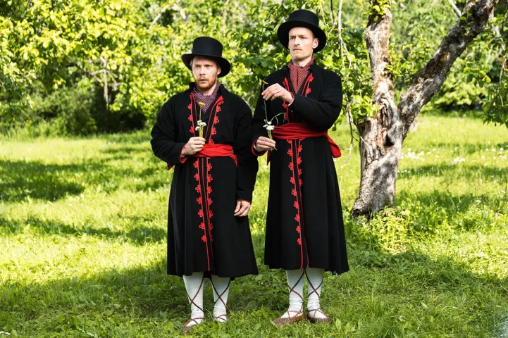 Trollid tegid pruutidel selja prügiseks