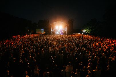 Eesti pärimusmuusika keskuse korraldatav Viljandi pärimusmuusika festival toob kokku tuhandeid inimesi.