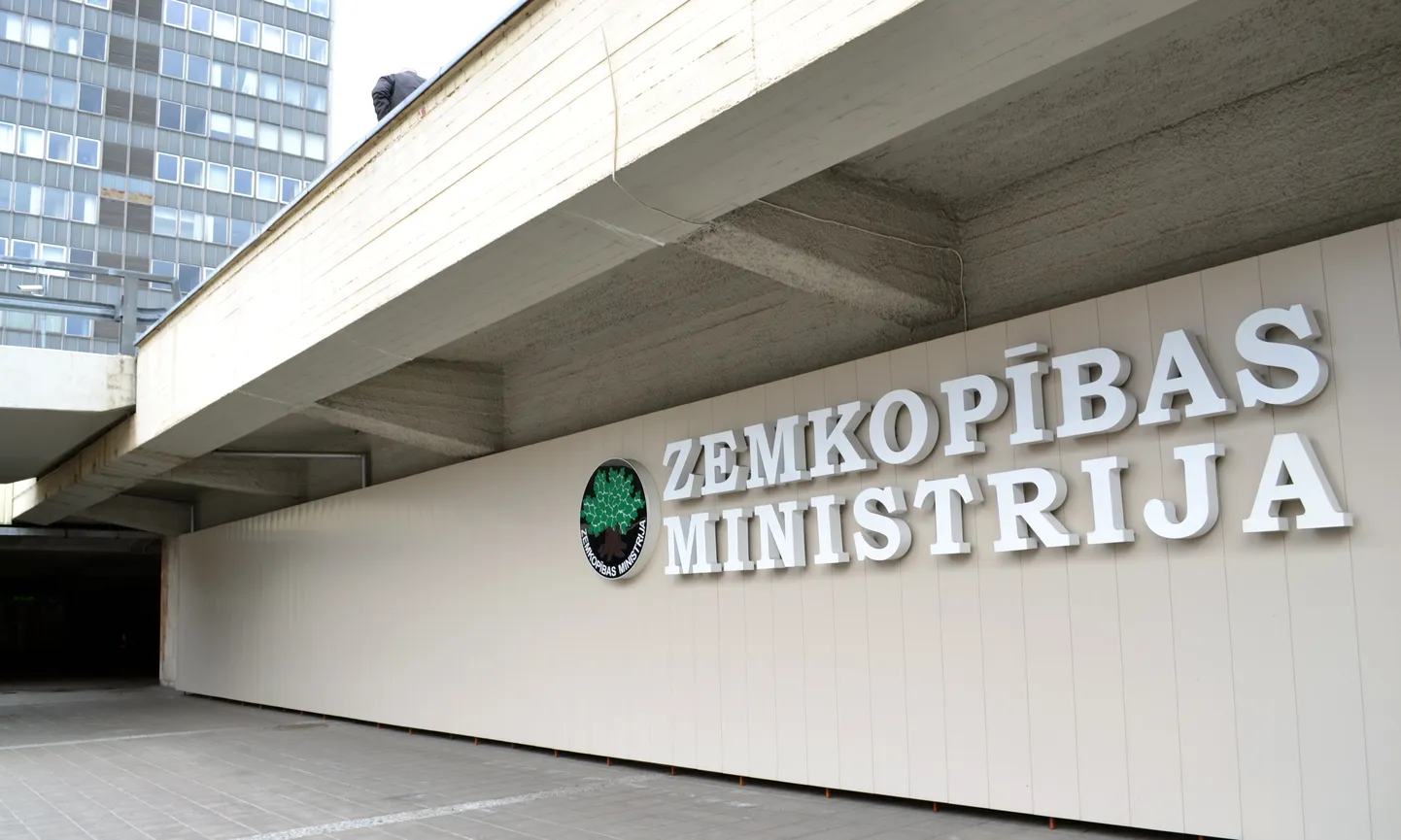 Zemkopības ministrijas uzraksts.