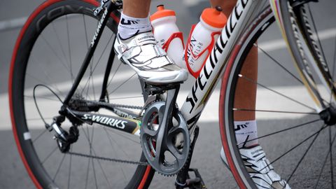 V Carnikavi kolesar umrl po trčenju v drog, v Latviji 152 prometni nesreči