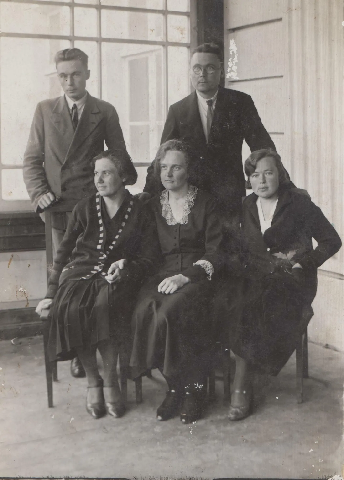 Doris-Cecilia Rohi fotol ees paremal.