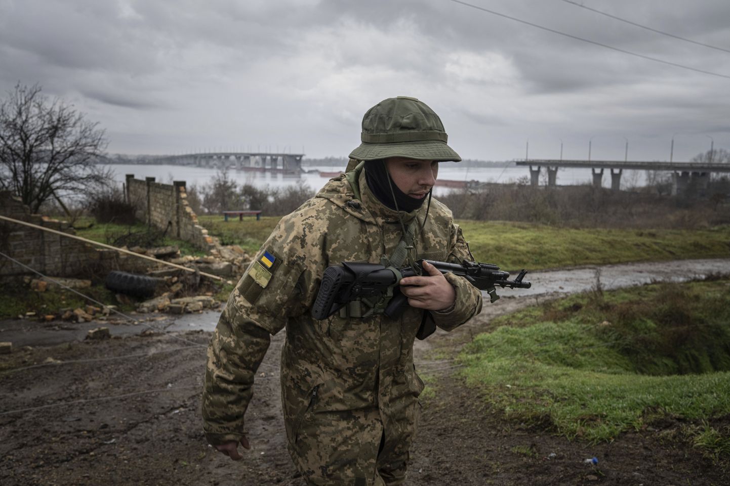 Ukraina sõdur hävitatud Antonivka silla lähistel 8. detsembril 2022