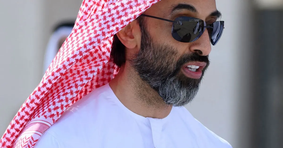 Spioonšeik kulutab rahamägesid, et vallutada maailma