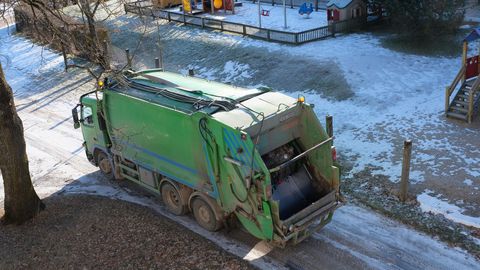 В Ласнамяэ и Пыхья-Таллинне временно меняется график вывоза мусора