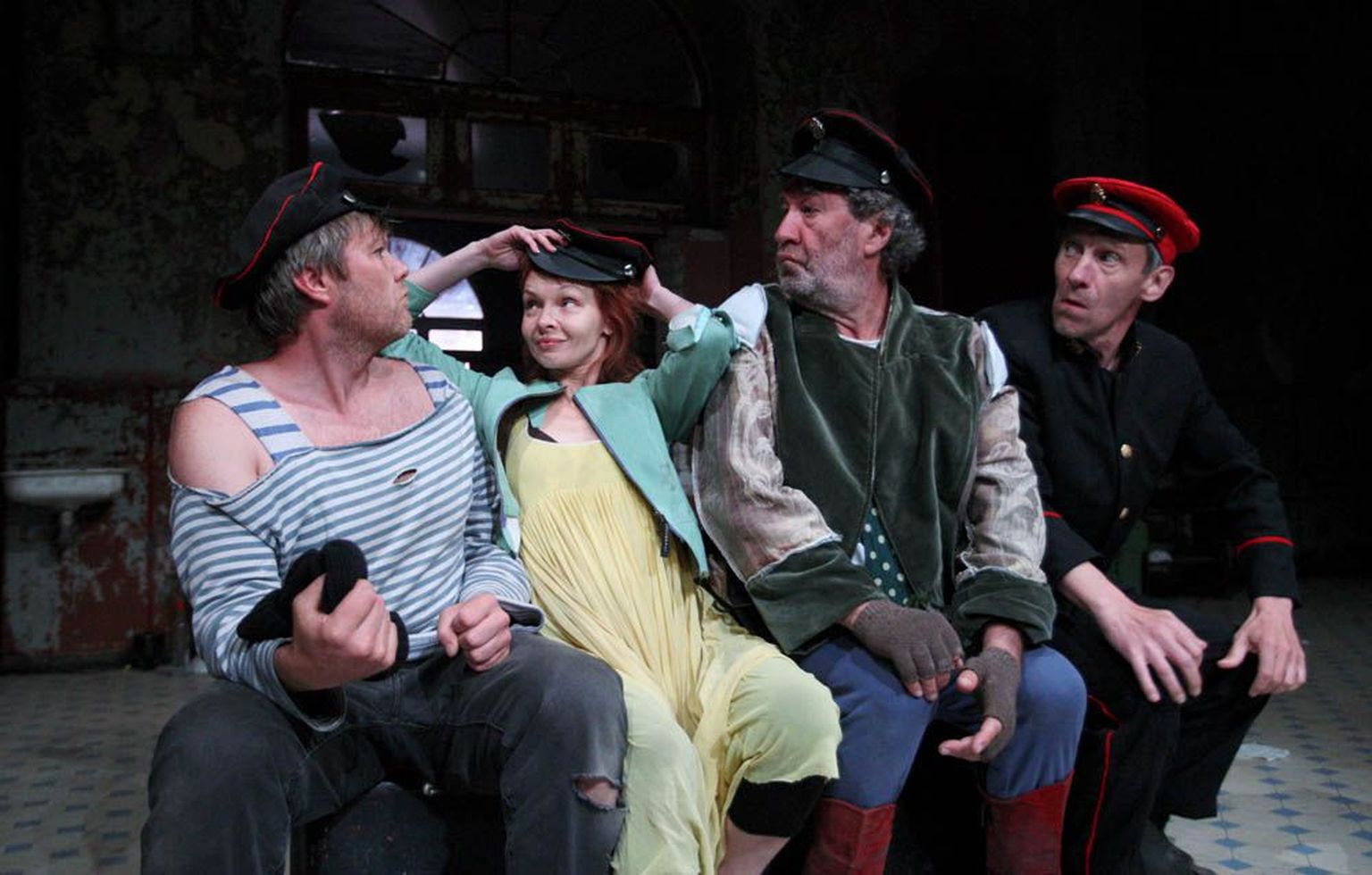 Titanicu orkester: Meto (Margus Prangel, vasakult), Ljuba (Elina Reinold), Doko (Guido Kangur) ja Luko (Raimo Pass).