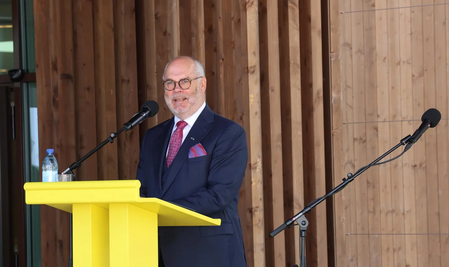 President Alar Karis märkis kooli alguse tervituses, et ka 30–40 õpilasega külakool saab olla edukas, kui kogukond seda täie jõuga toetab ja hariduse kvaliteedis järeleandmisi ei tehta.