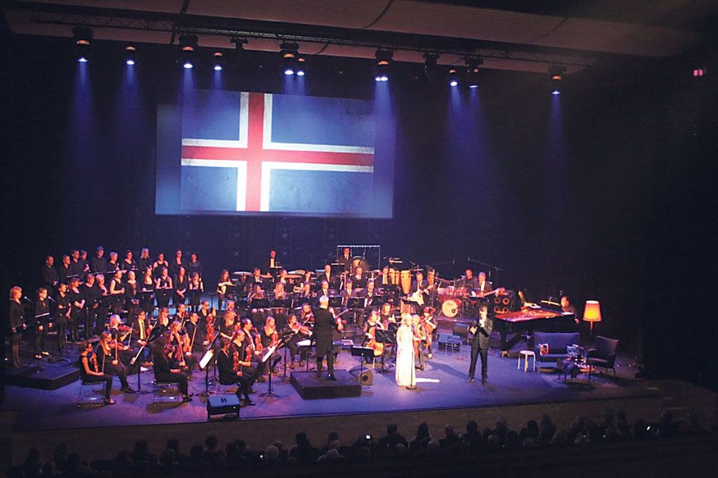 Islandil Akureyris toimunud kontsert “”Eurovisiooni” minevik ja olevik” osutus ülimenukaks. Kontserdil kõlanud eurolaulude seaded tegi pärnakas Mati Põdra.