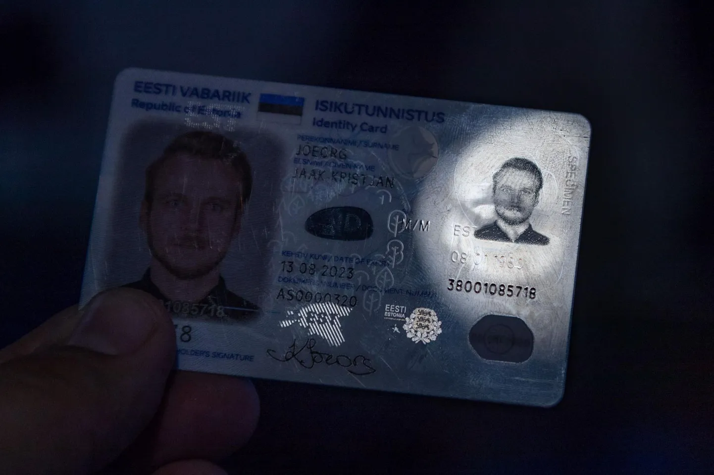 Uus ja rohkemate turvaelementidega ning kontaktivaba liidesega ID-kaart peaks jõudma asutusse hiljemalt uuel aastal.