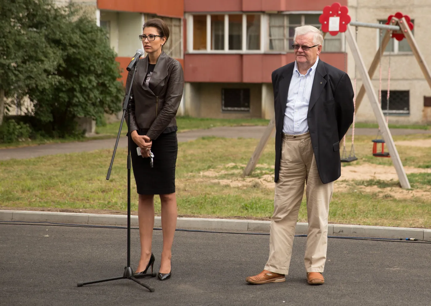 Olga Ivanova ja Edgar Savisaar avavad Lasnamäel parklat.