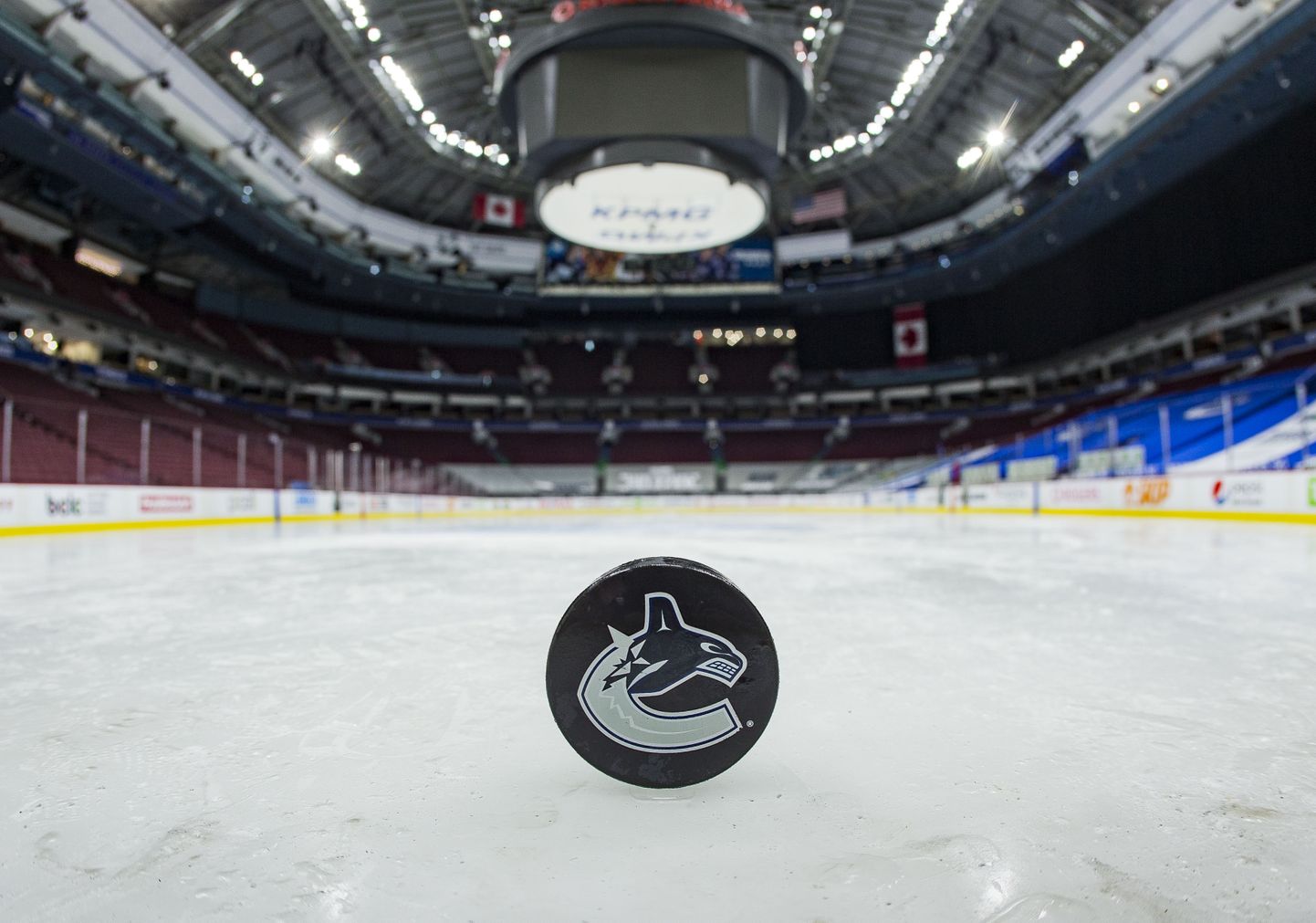 Hokeja ripa ar Vankūveras "Canucks" logo