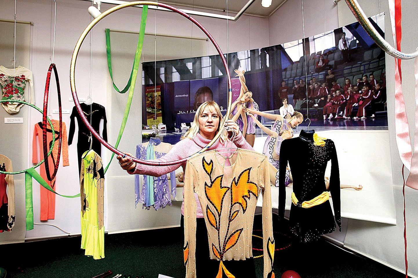 Eesti Spordimuuseumis avatud näituse «Glamuur spordis» kuraator Rita Mägi tunnistab, et lapsepõlves on temagi iluvõimlemisega tegelnud.