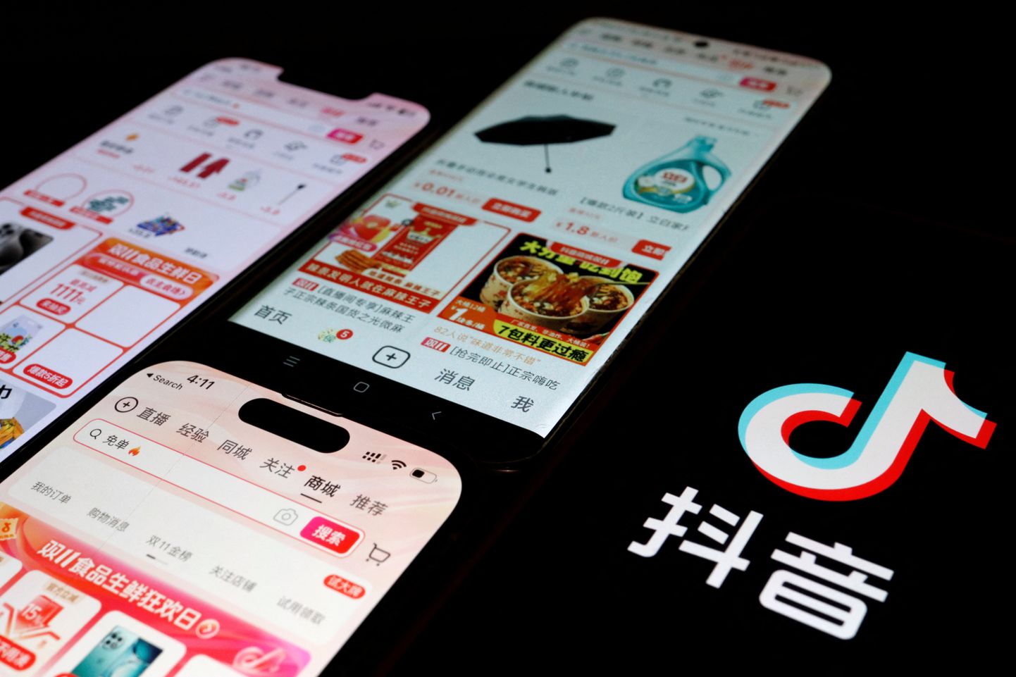 Mobiiltelefonide kõrval on Hiina tuntuima lühivideote platvormi Douyin logo.