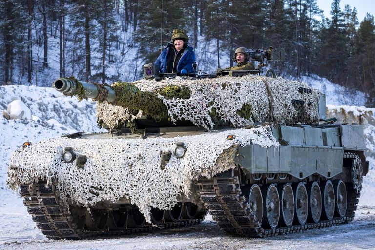 Основной боевой танк Германии Leopard 2 активно закупают страны по всему миру.