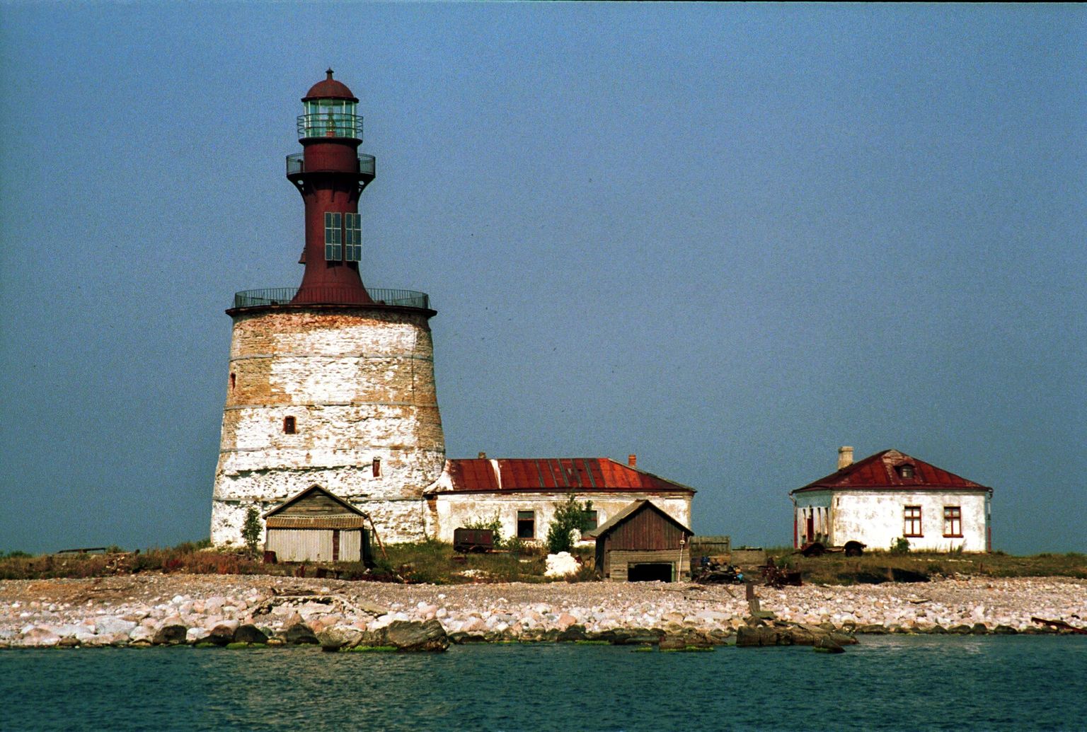 Маяк на острове Кери (16.08.2002).