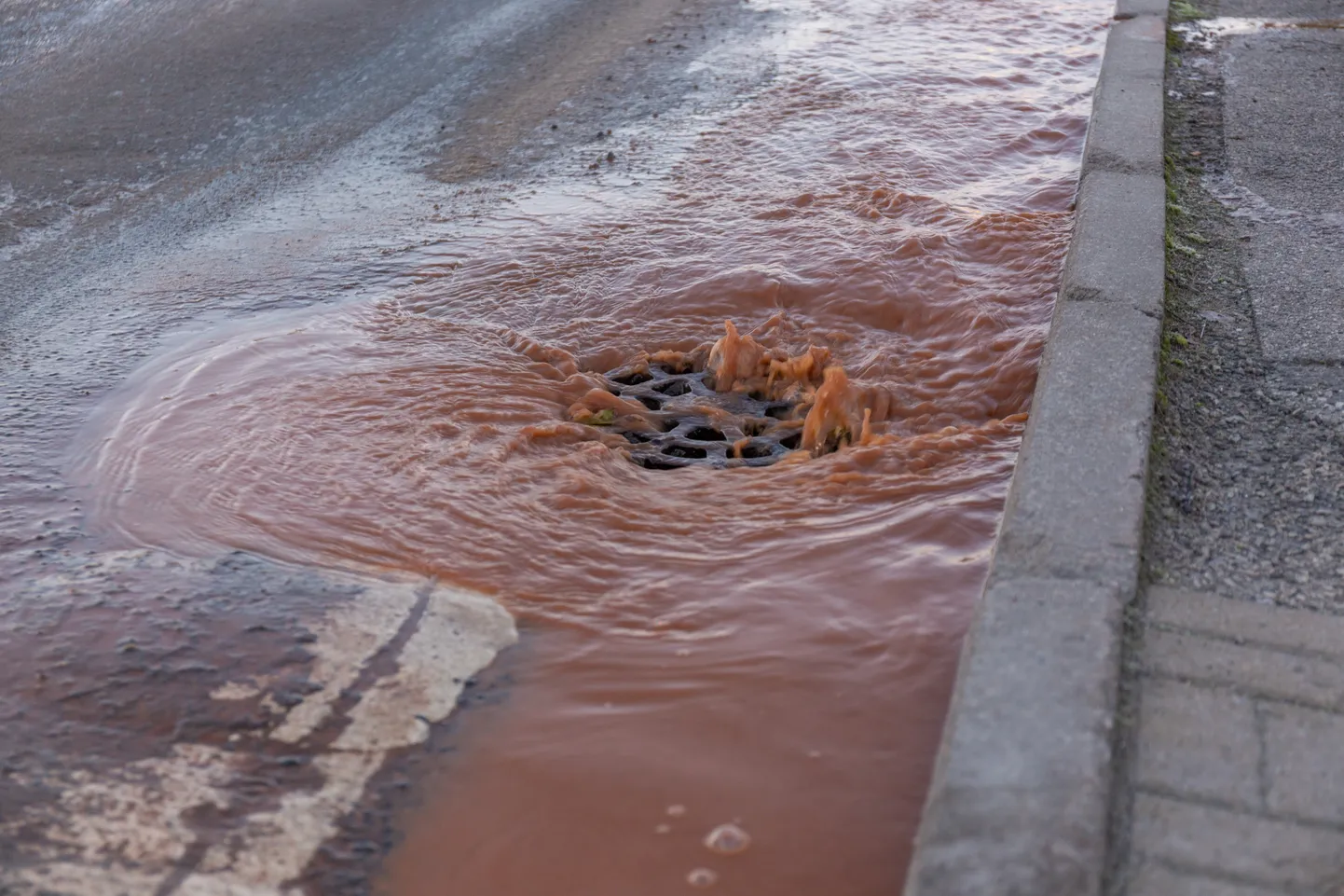 Авария водопровода. Снимок иллюстративный.