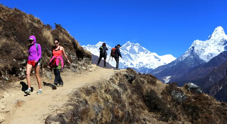 Туристы в Непале.
