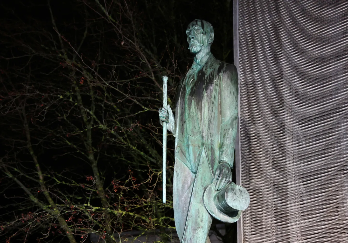 Jaan Tõnissoni monument Tartu Gildi tänaval.