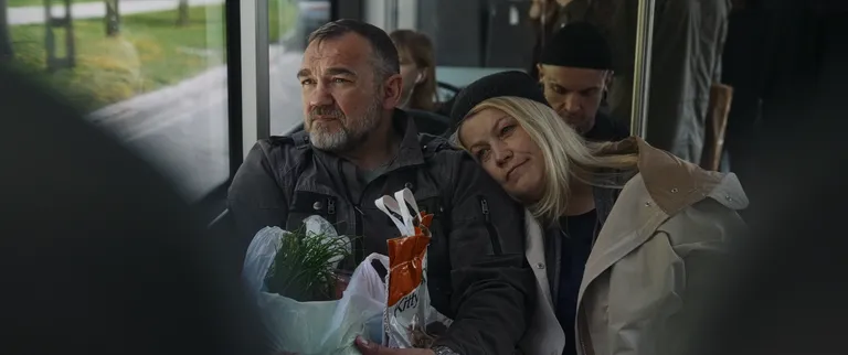 Kaader Madli Lääne filmist «Kallid reisijad».