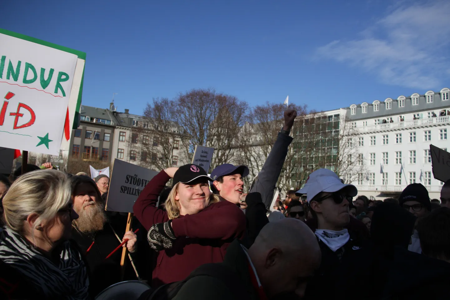 Islandlased nõuavad Reykjavikis Panama paljastuste tõttu oma peaministri tagasi astumist.