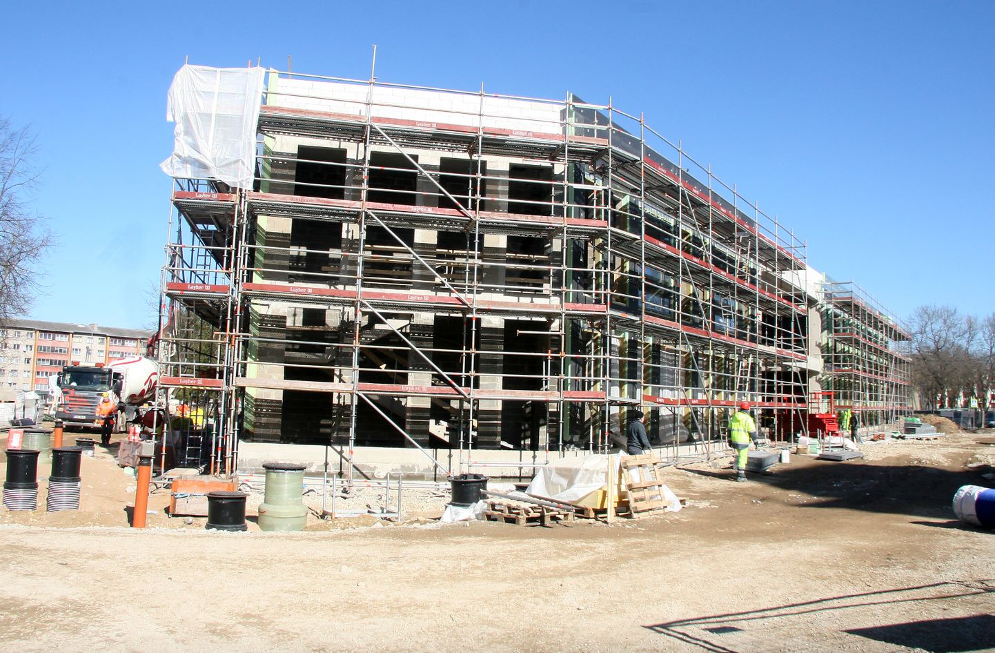 Строительство Кохтла-Ярвеской гимназии идет полным ходом, однако путаницы вокруг будущей школы еще много.