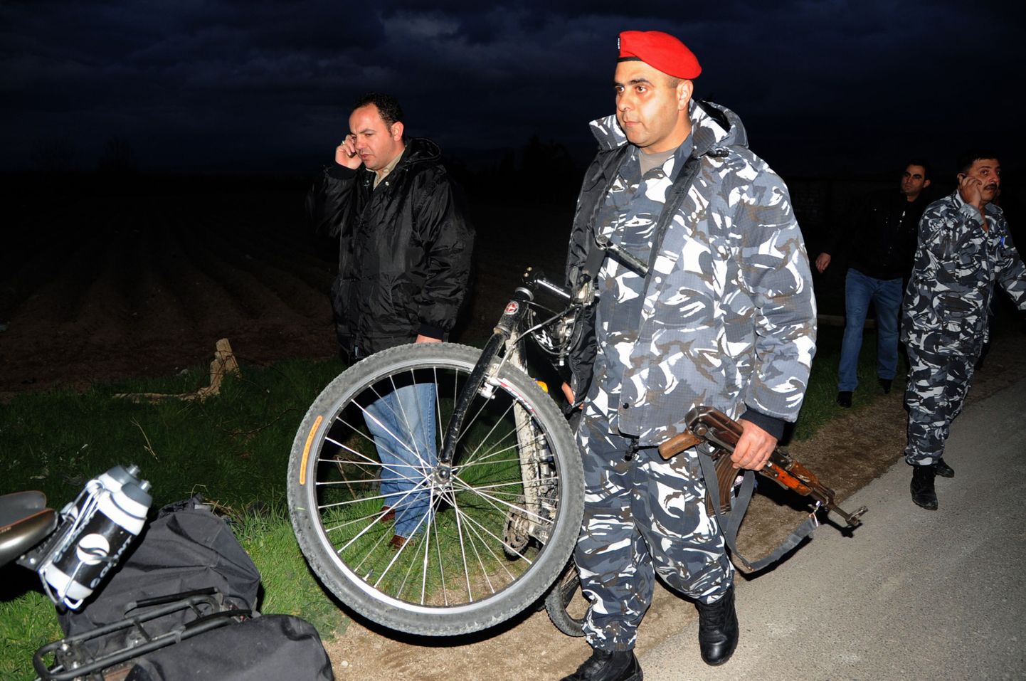 Liibanoni politseinikud eestlaste jalgratastega