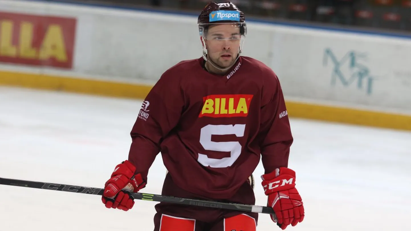 Roberts Bukarts Prāgas "Sparta" treniņā