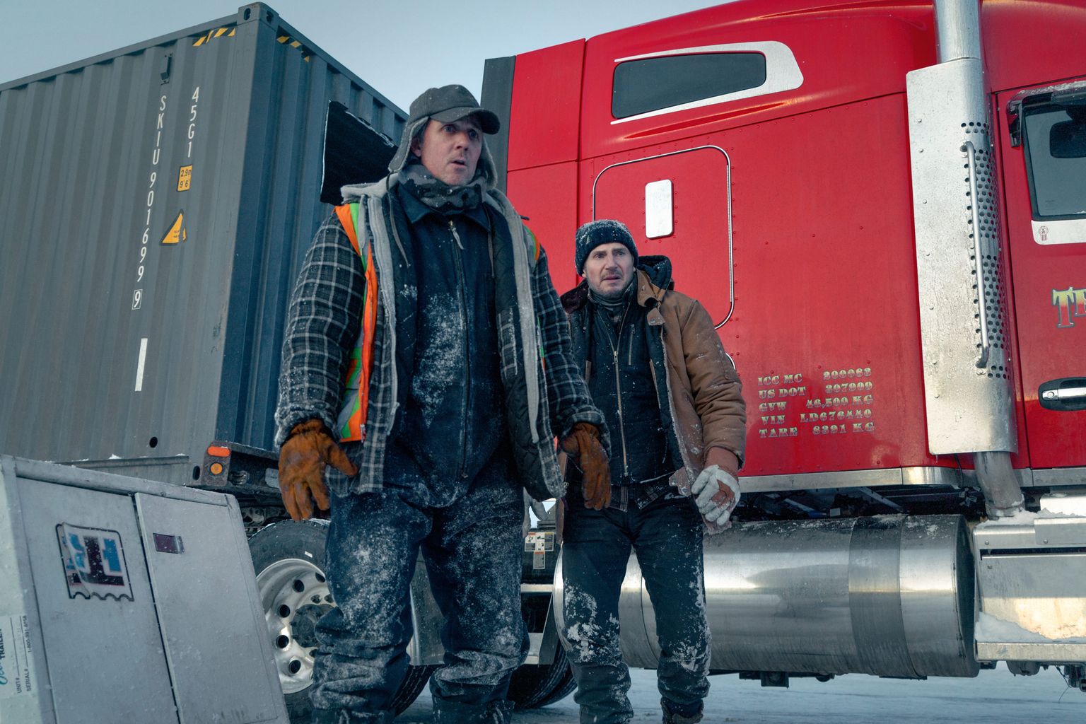 Marcus Thomas (Gurty) ja Liam Neeson (Mike) filmis «Jäätee» (The Ice Road, 2021).