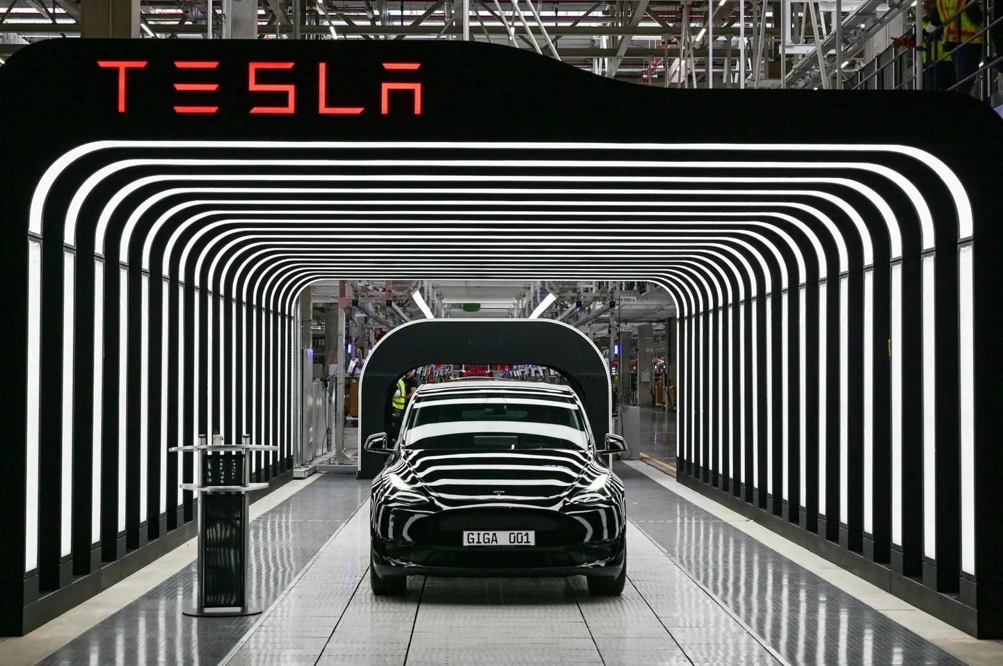 Eelmise aasta kevadel avas Tesla Saksamaal oma esimese tehase Euroopas, kus töötavad 12 000 inimest peaks valmistama pool miljonit sõidukit aastas.