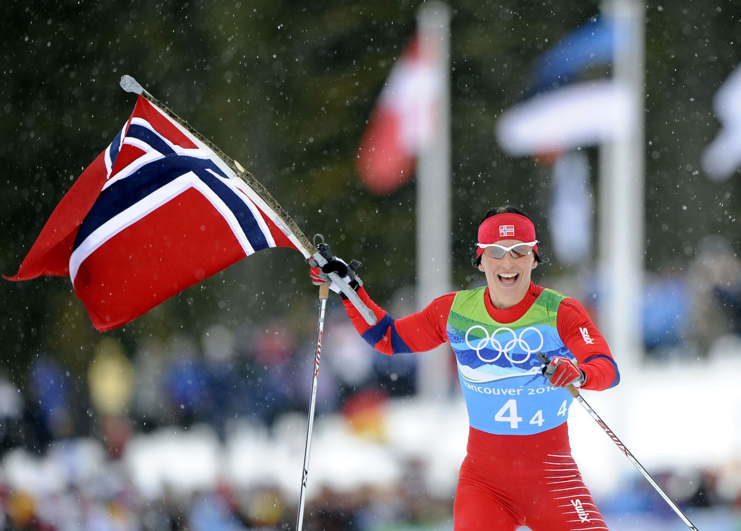 Marit Björgen finišeeris koos Norra lipuga uhkes üksinduses