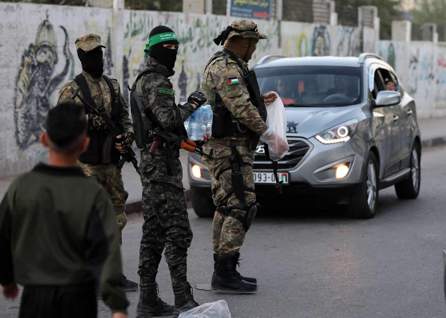 Hamasi relvastatud tiiva Ezzedin al-Qassam Brigaadide võitlejad Gaza linnas Palestiinas 12. mail 2019.