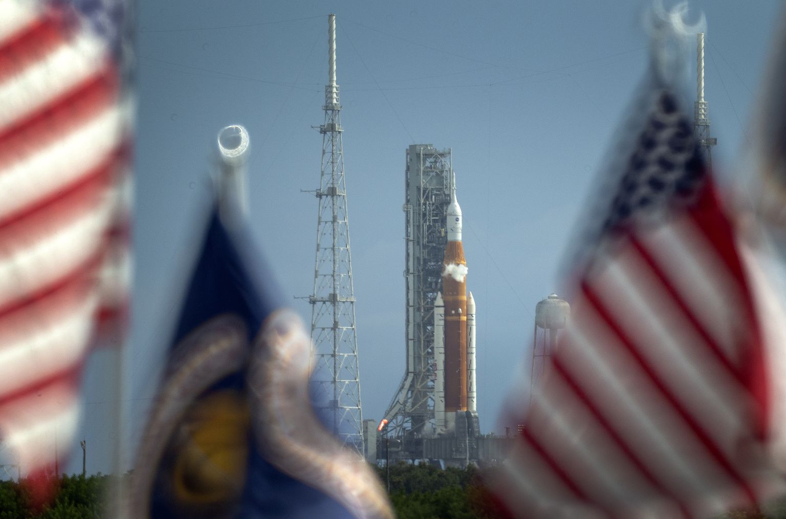 NASA atkal atliek jaunās Mēness misijas raķetes startu