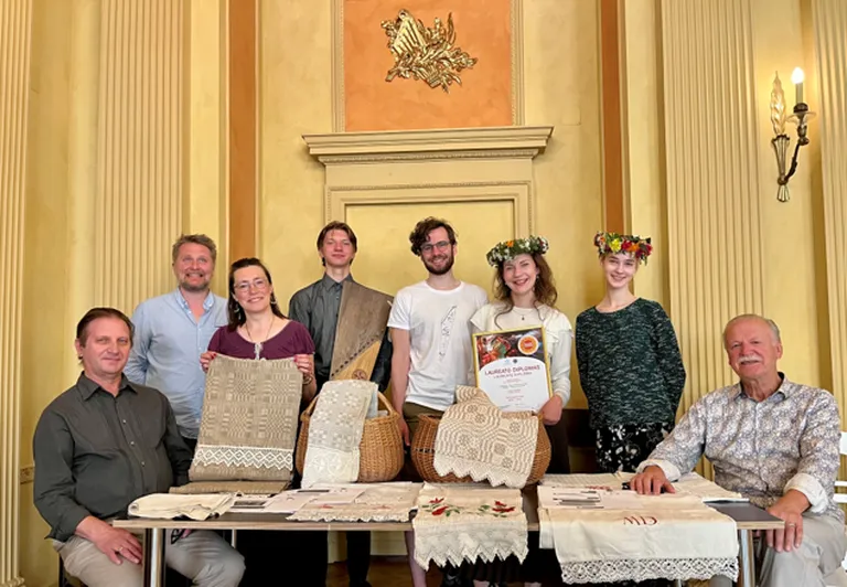 Dvieļu diena, 10. jūlijs. Attēlā redzama RLB Folkloras komisijas pārstāvji un RLB priekšsēdētājs G. Gailītis.