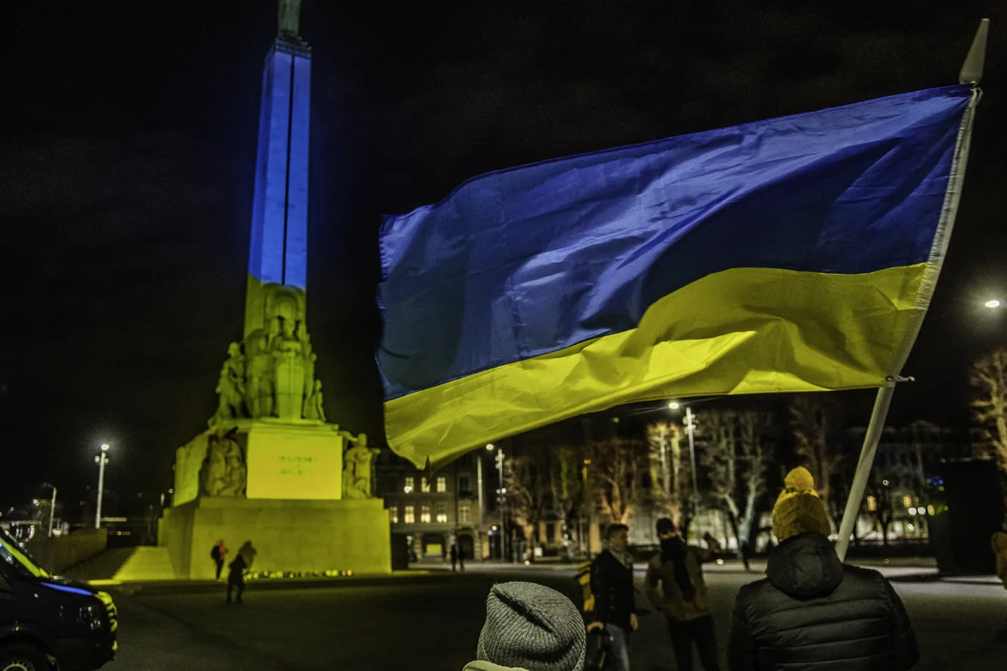 Naksnīgajā Rīgas centrā iemirdzas Ukrainas karoga krāsas