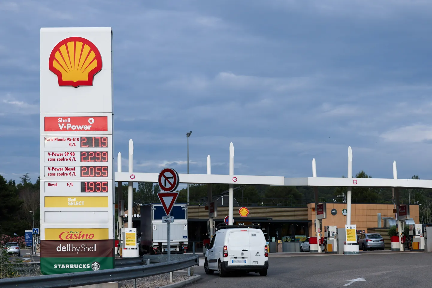Shell tankla Prantsusmaal. Pilt on illustratiivne.