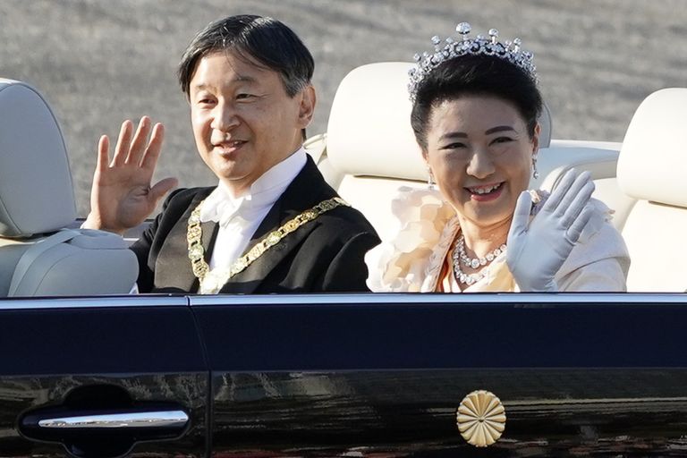 Император Нарухито с супругой Масако.