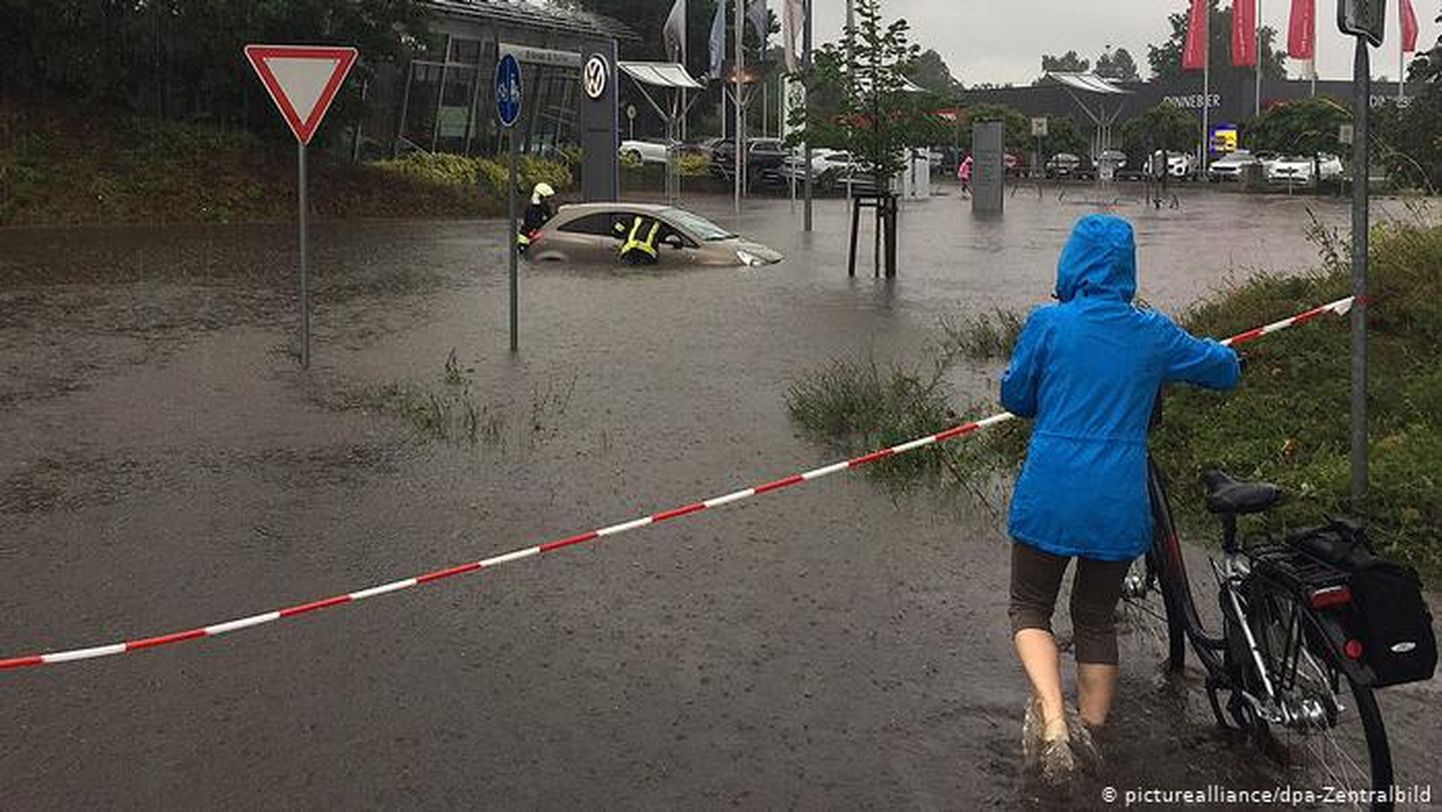 Затопленный после аномального ливня пригород Берлина летом 2017 года