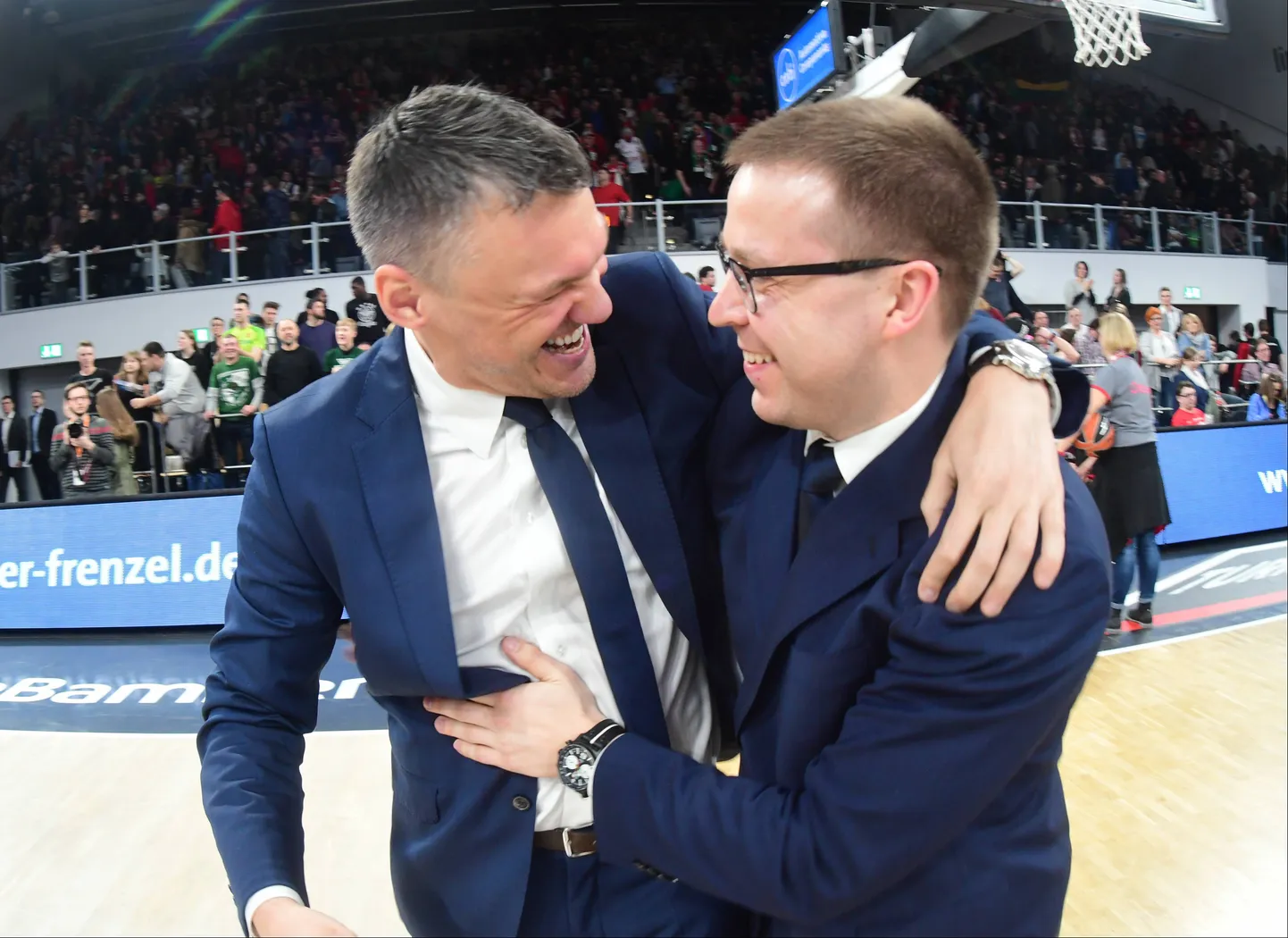 Žalgirise peatreener Šarunas Jasikevicius (vasakul) teenis eile väärt skalbi.