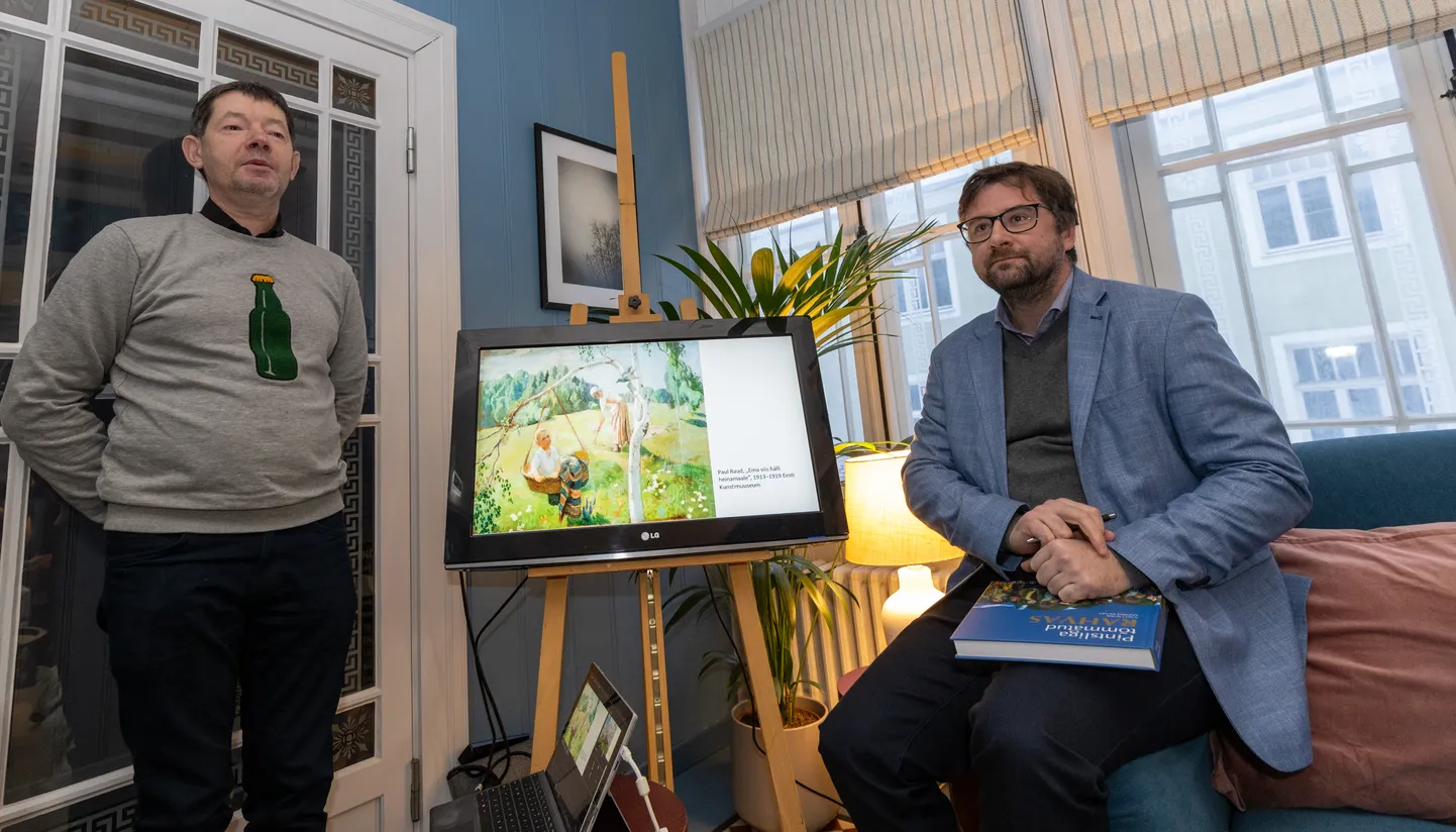 Aavo Kokk ja Andres Eilart esitlemas raamatut «Pintsliga tõmmatud rahvas». Pildil vasakult Aavo Kokk ja Andres Eilart.