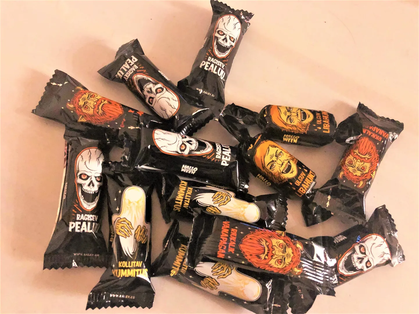 Halloween, kommid. Halloween'i puhul on mõnevõrra suurem oht nakatuda just lastel, sest nende kätte antakse erinevates kodudes olnud maiustusi.