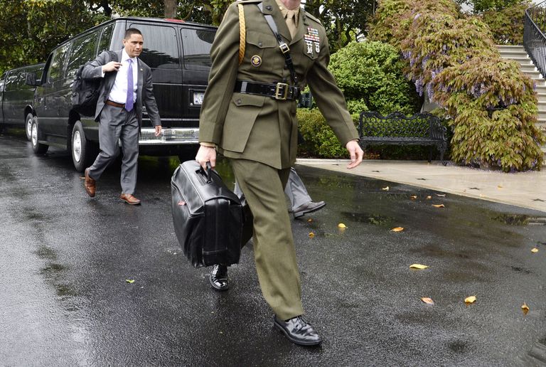 Ühendriikide tuumakohver, mis liigub koos presidendiga. Kutsutakse oma kuju tõttu ka tuumajalgpalliks.