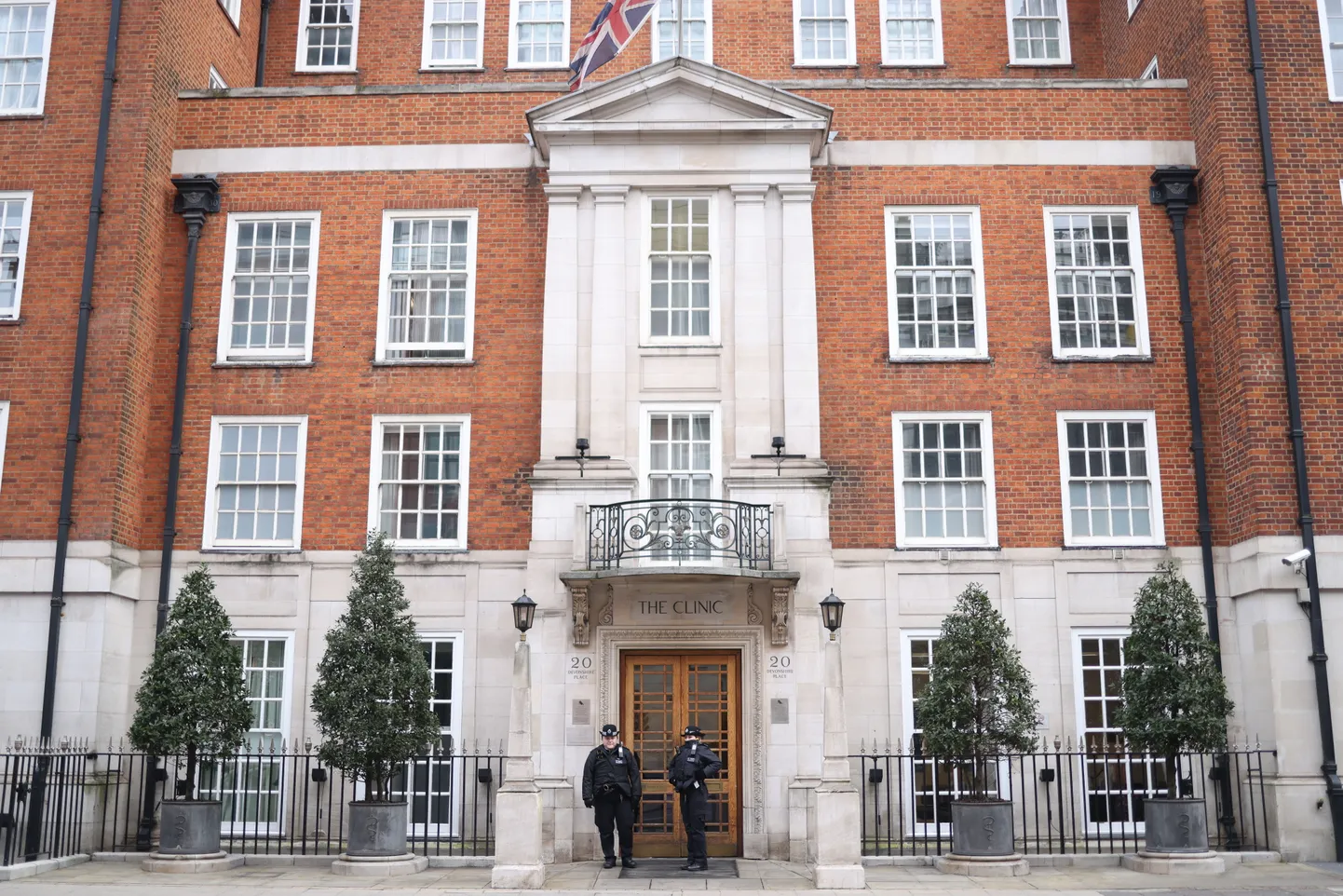 Suurbritannia Londoni erahaigla The London Clinic, kus Walesi printsessile Catherine'ile tehti selle aasta jaanuaris kõhuoperatsioon. Nüüd ilmnes, et vähemalt üks meditsiinitöötaja on üritanud pääseda printsessi konfidentsiaalsetele meditsiiniandmetele ligi.
