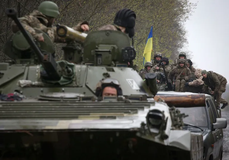 Ukraina väed eile soomukitega Izjumi kandis Harkivi oblastis.