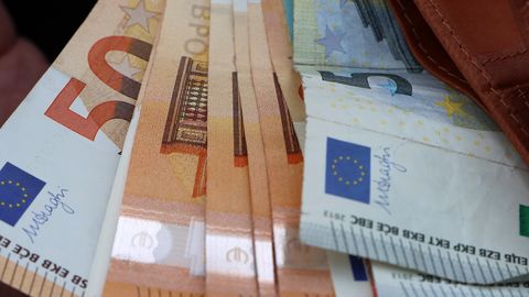 «Это ограбление»: бизнесмен случайно обнаружил, что за некоторые переводы банк взимает по сто евро