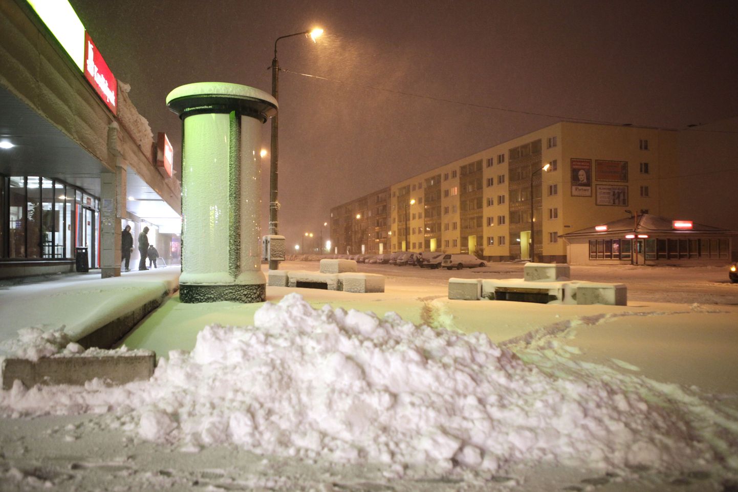 Tuisk ja lumi Tallinna kesklinnas