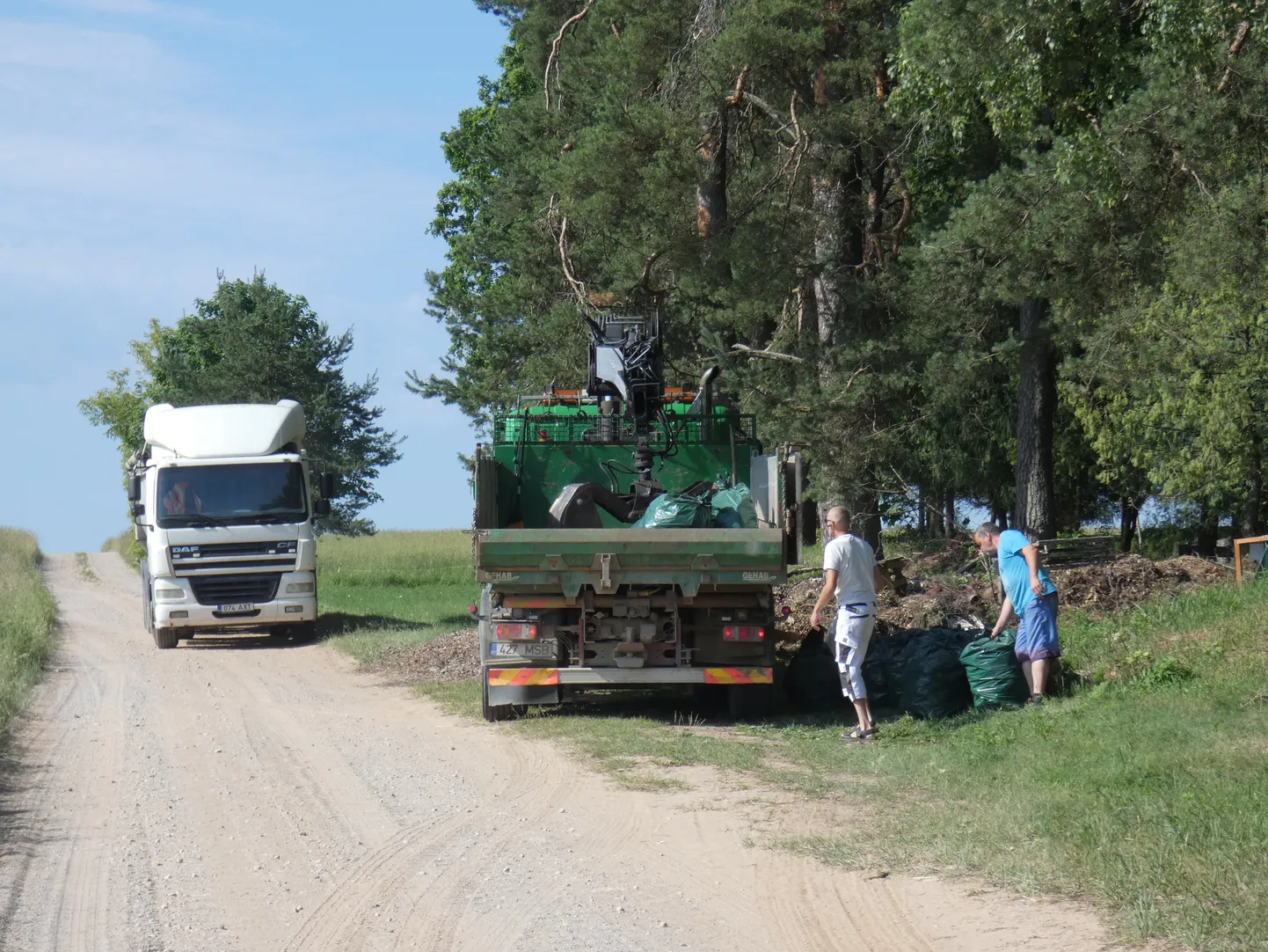 Prügi äravedamine Laatre teisel kalmistul.