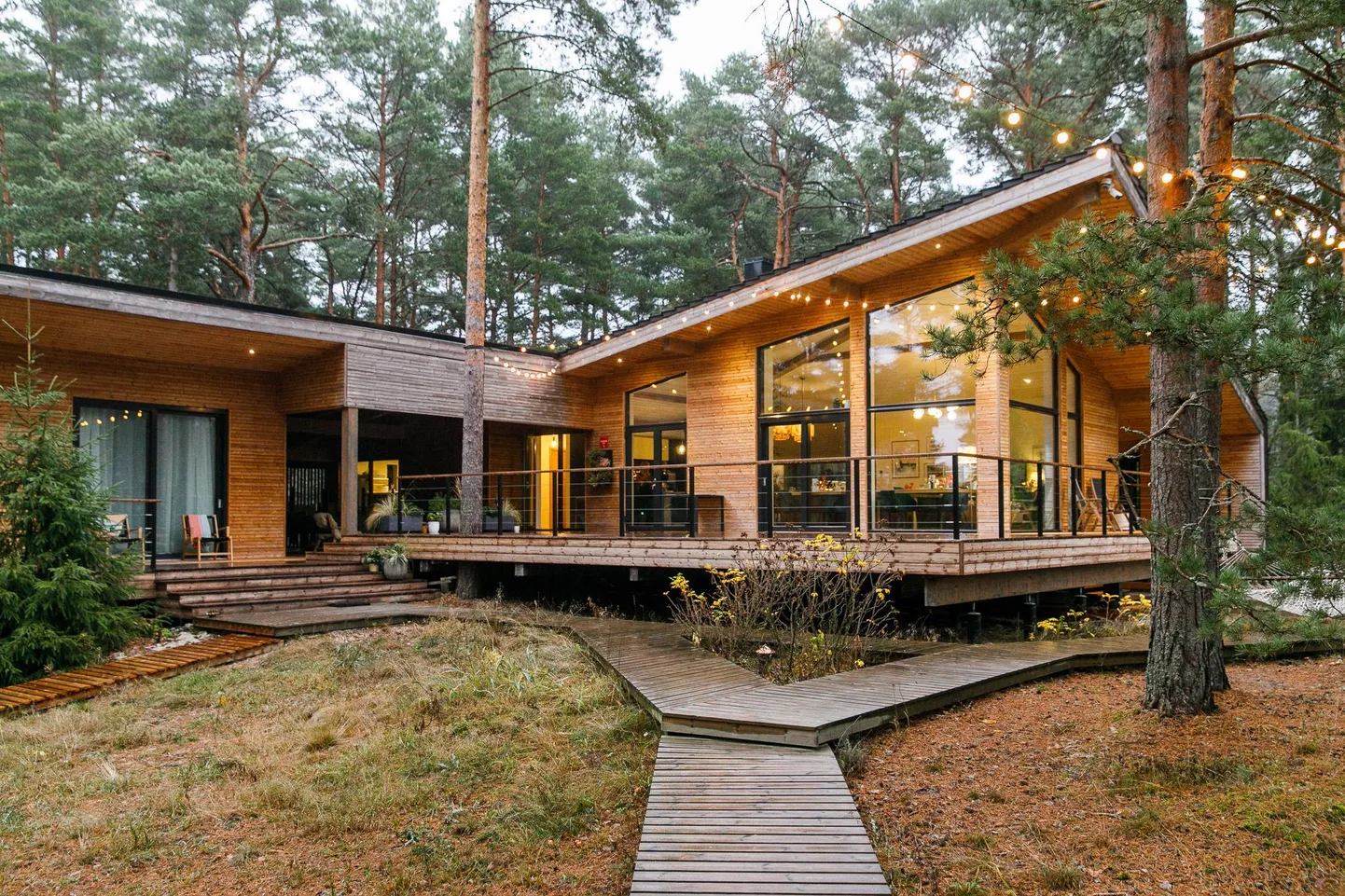 Lahepere Villa sulandub maitsekalt rannamännikusse. FOTO: Lauri Laan
