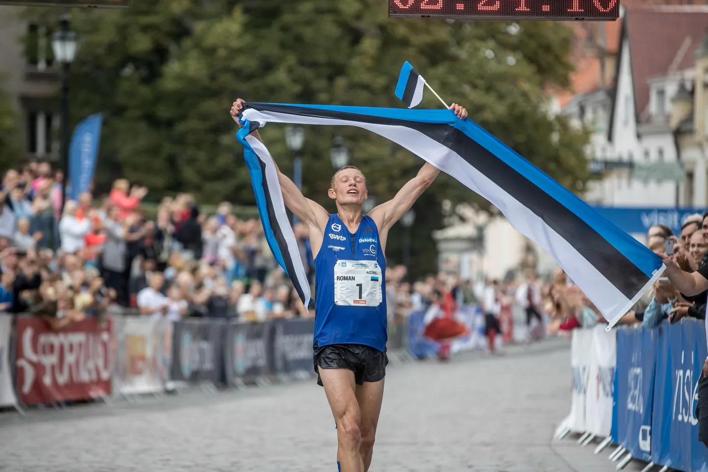 Pühapäeval Portugalis Albufeiras klubide murdmaajooksu Euroopa karikavõistlustel on Eestit esindava Sparta spordiklubi meeskonna liider pärnakas Roman Fosti.