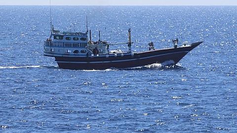 Pirāti pie Somālijas krastiem nolaupījuši kravas kuģi ar cementu