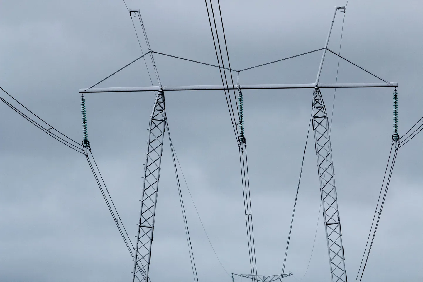 Tugev tuul on laupäeval kella 17 ajaks jätnud elektrita 470 Elektrilevi klienti – neist 54 Lääne-Virumaal. Foto on illustratiivne.
